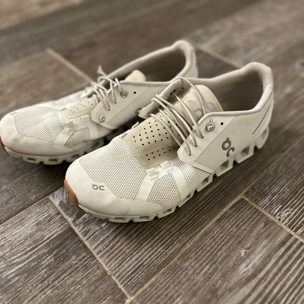 On Cloud Womens size 9.5